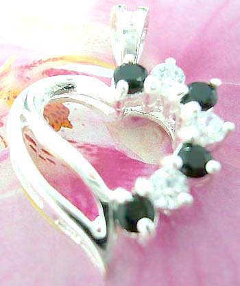  Direct jewelry shopping -Lovely Sterling silver pendant in heart love shape design with 4 mini black and clear cz stone embedded on one side     