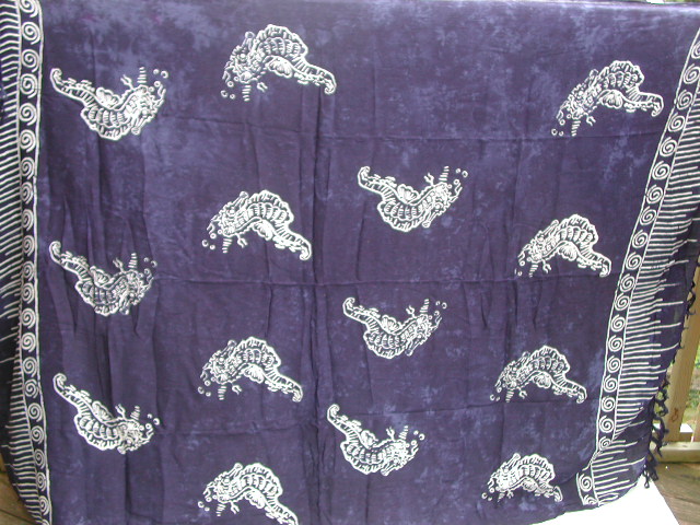 Assorted pattern design in green and purple color, randomly pic