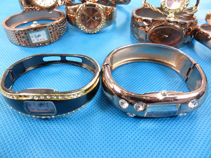 copper-tone-bangle-watch-4d