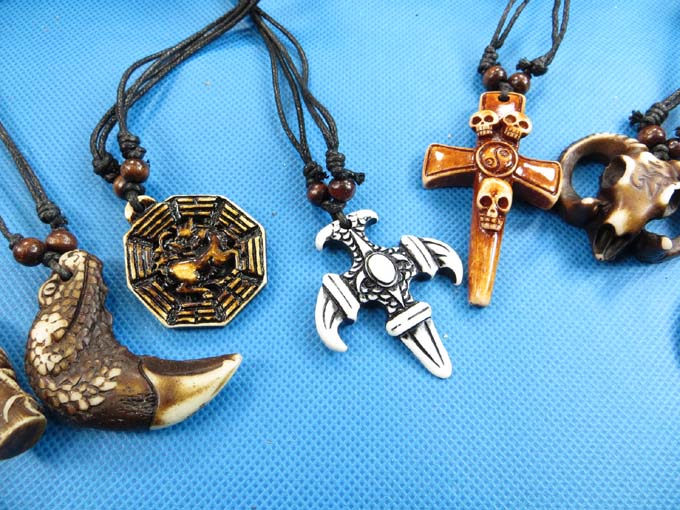 costume-jewelry-necklace-1b