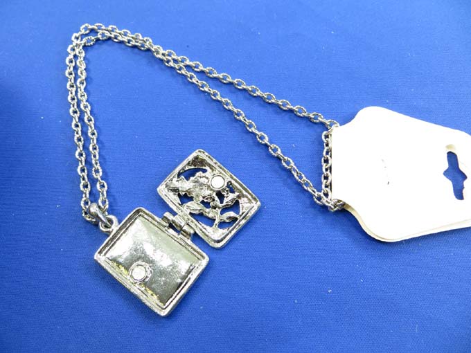 photo-locker-necklace-1b