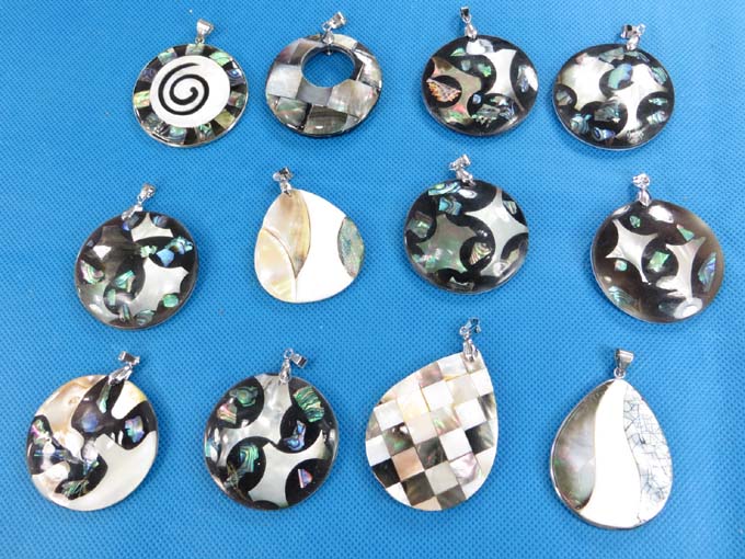 seashell-mosaic-pendants-1a