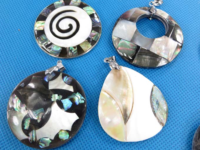 seashell-mosaic-pendants-1b