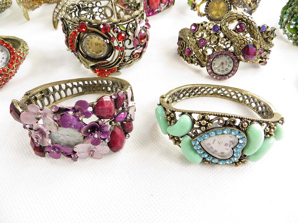 vintage-retro-watch-crystal-faux-gemstone-bangle-2d