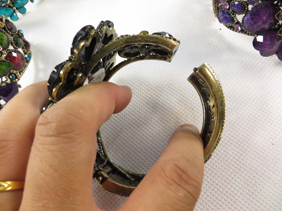 vintage-retro-watch-crystal-faux-gemstone-bangle-3i