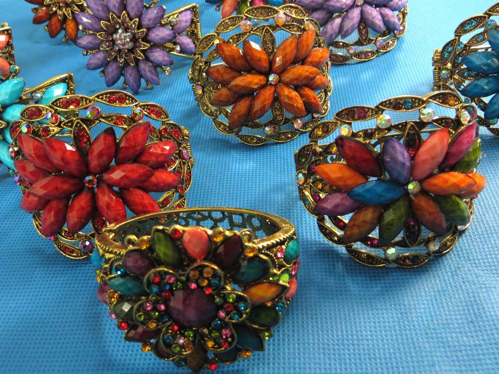 vintage-bangle-72c