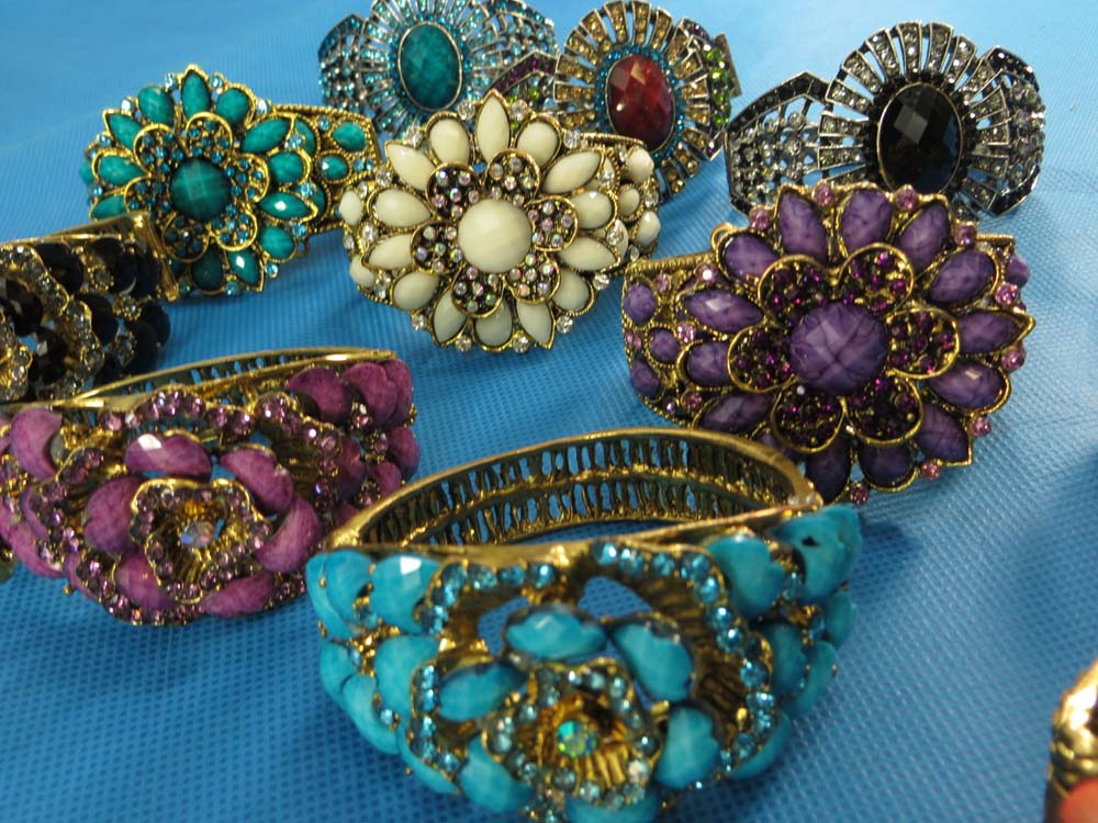 vintage-bangle-72k