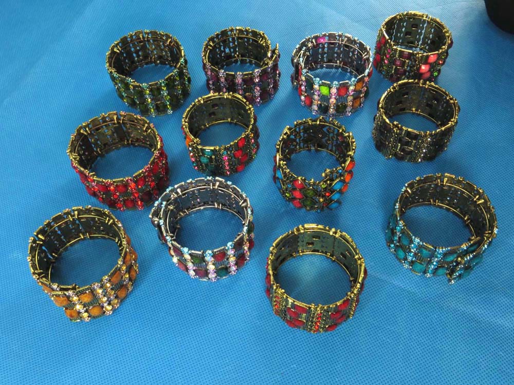 vintage-bangle-74i