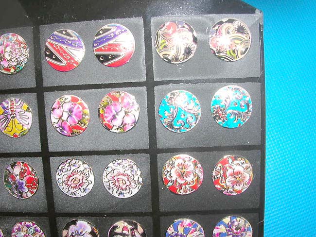 enamel-studs-earrings-1g