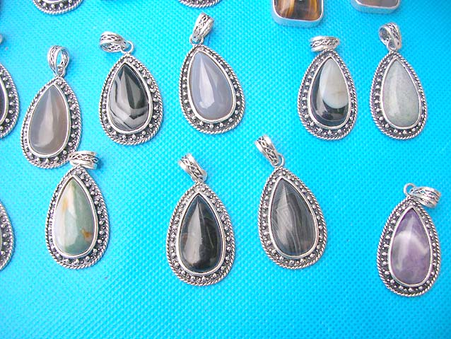 genuine-gemstone-pendants-mix-2d