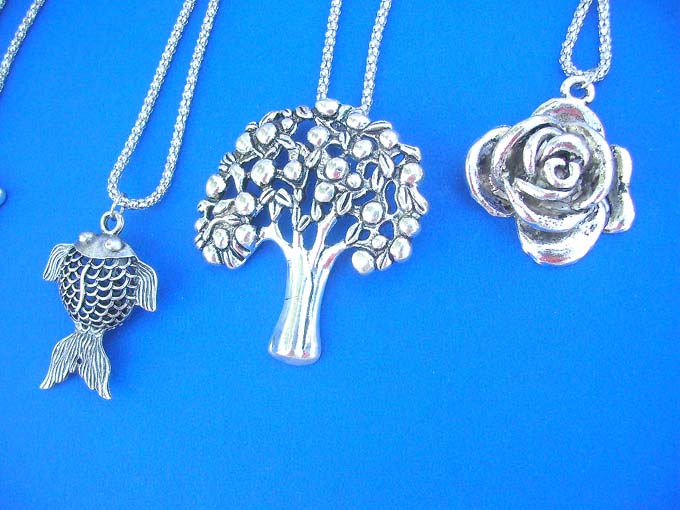 long-chain-pendant-necklace-1c