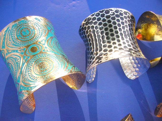 mid-wide-chic-cuff-bracelet-2b