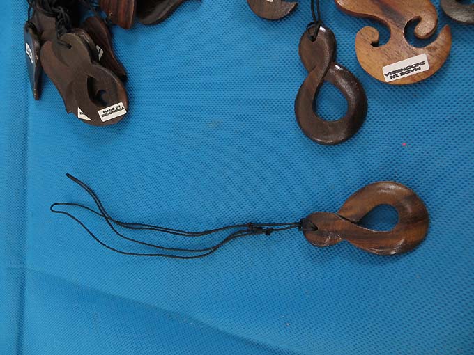 bali-wooden-pendant-necklace-1c