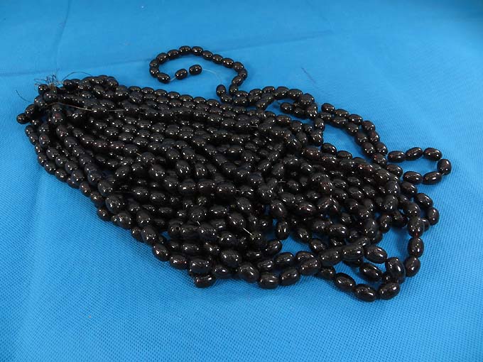 black-dark-brown-glass-bead-string-2a