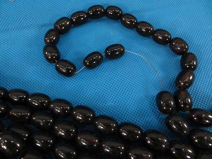 black-dark-brown-glass-bead-string-2b
