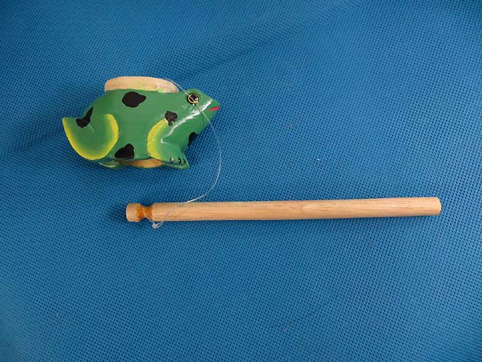 frog-buzzer-noise-maker-1b