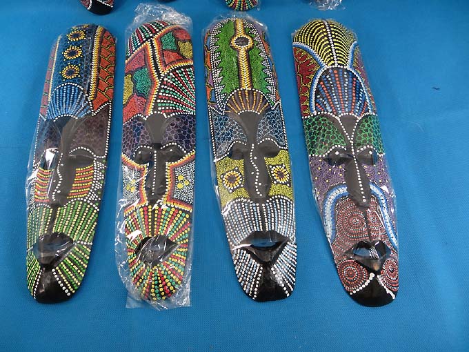 thousand-dots-mask-19-inches-b