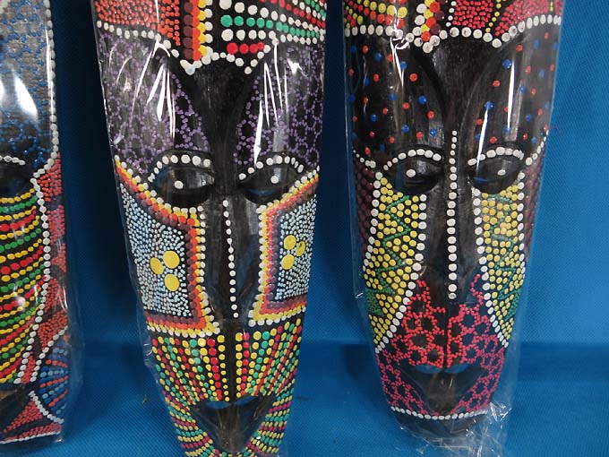 thousand-dots-mask-19-inches-d