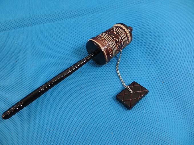 tibetan-prayer-wheel-2