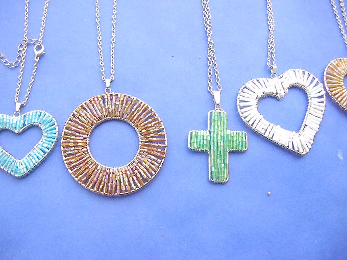 beaded-pendant-necklaces-1d