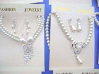 faux-pearl-jewelryset-2b-necklace-earring