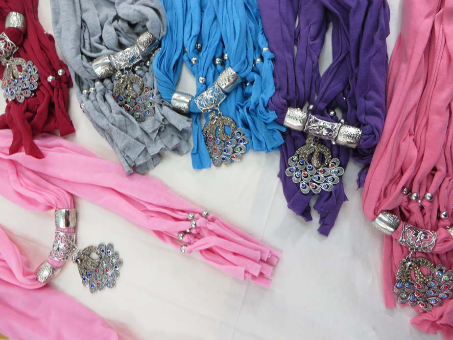 jewelryscarf05m003