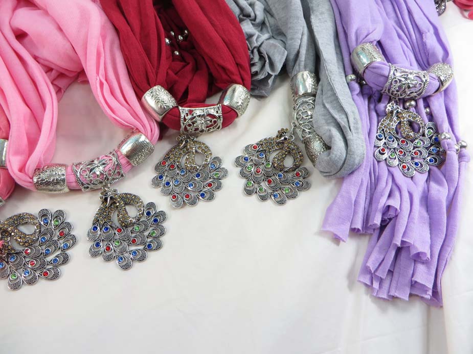 jewelryscarf05m015