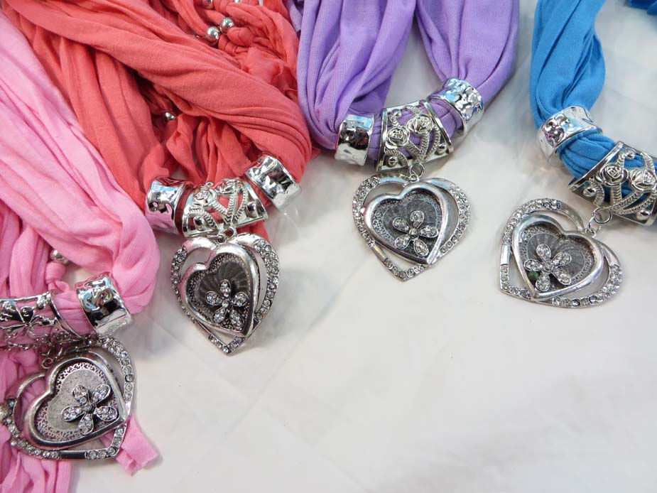 jewelryscarf09m006
