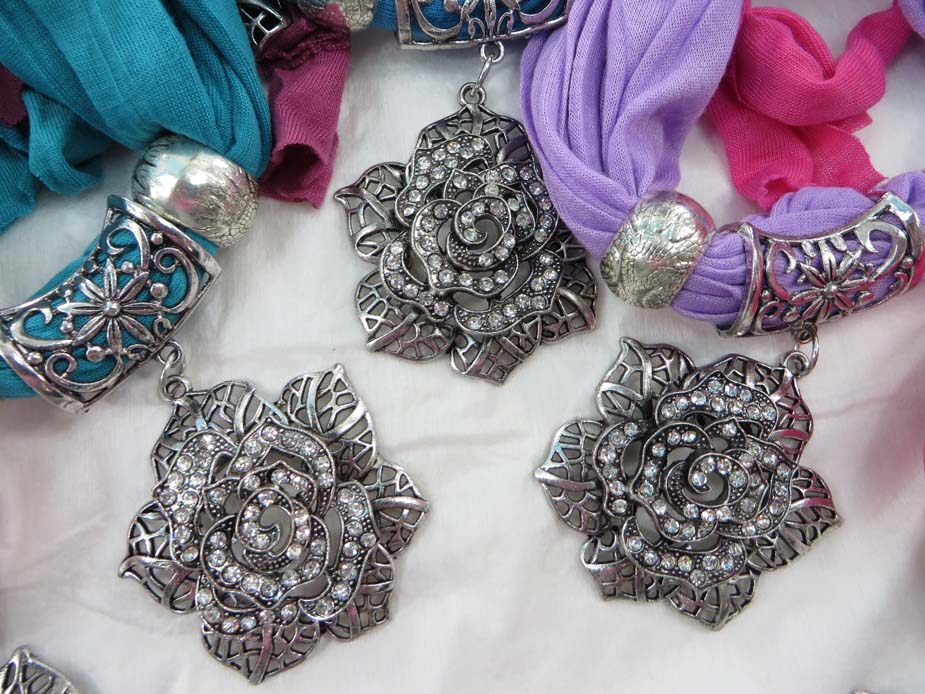 jewelryscarf13m031
