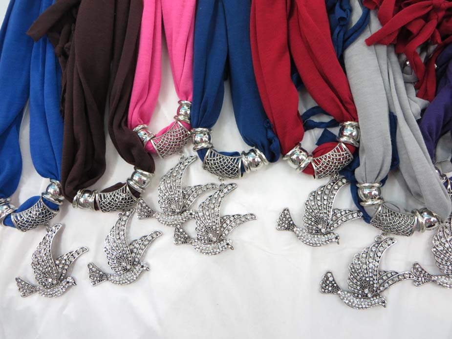 jewelryscarf15m027