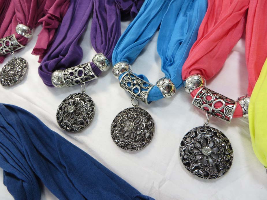 jewelryscarf23m005