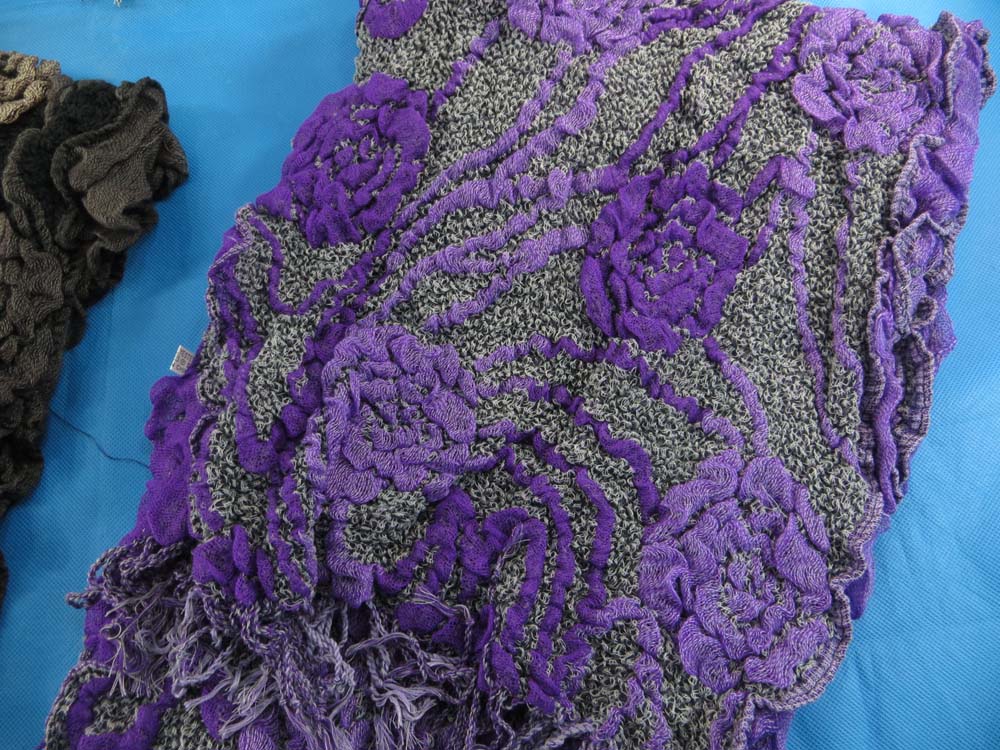 bubble-scarf-db5-44e