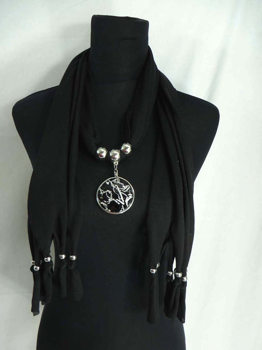 pendantscarf01blackzm