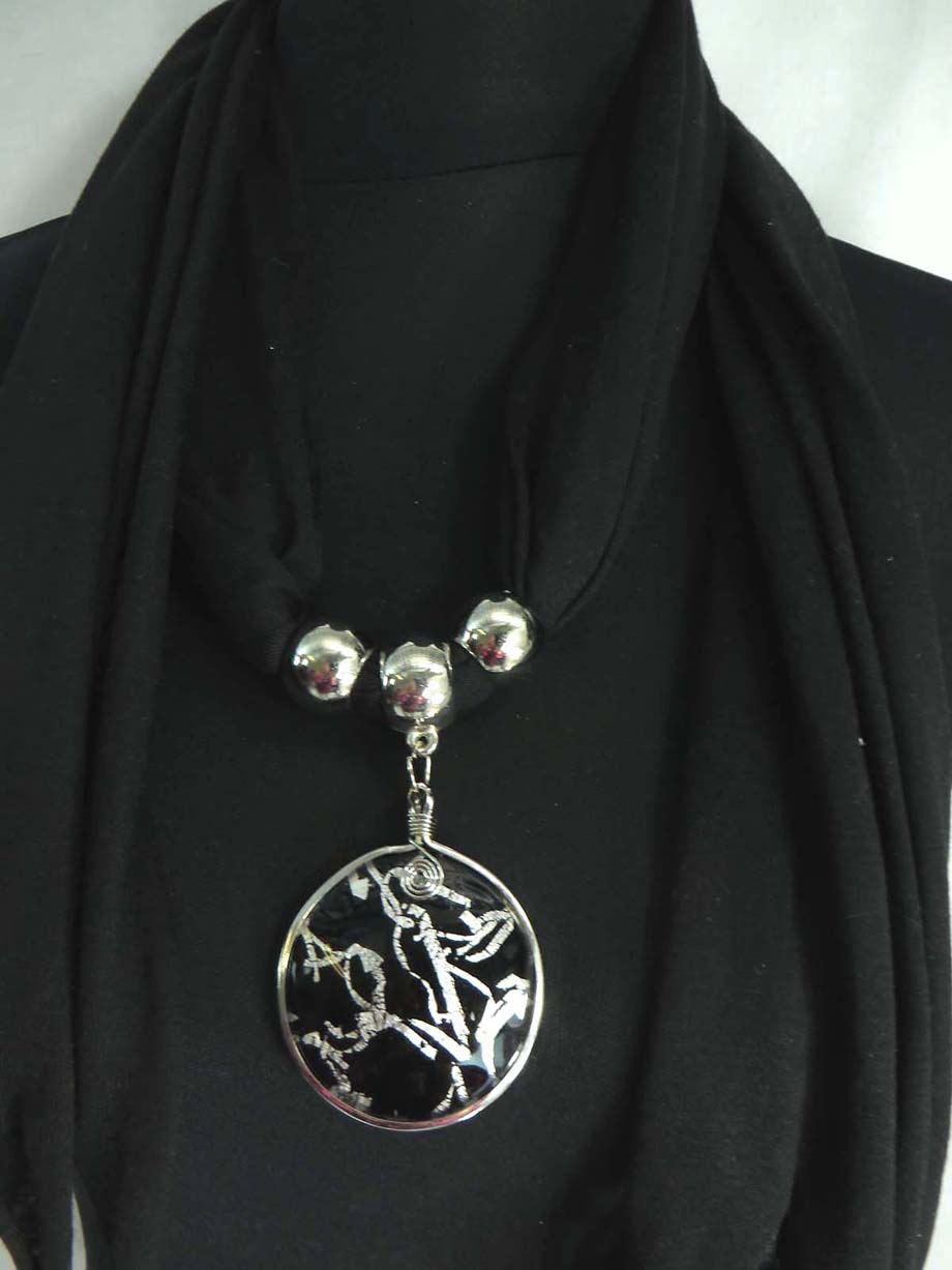 pendantscarf01blackzn