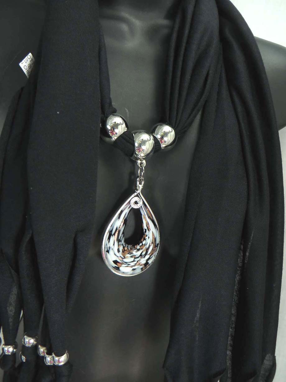 pendantscarf01blackzp