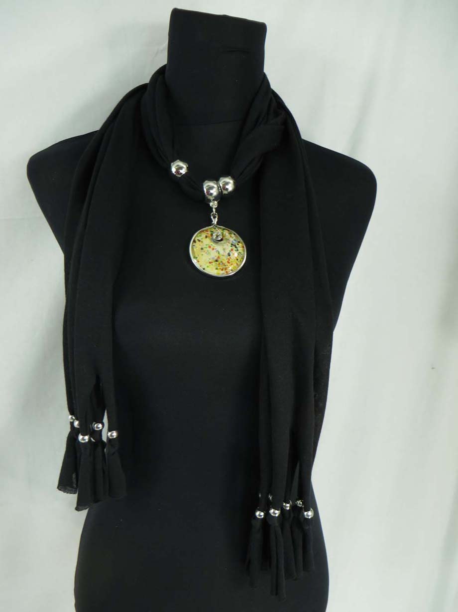 pendantscarf01blackzv