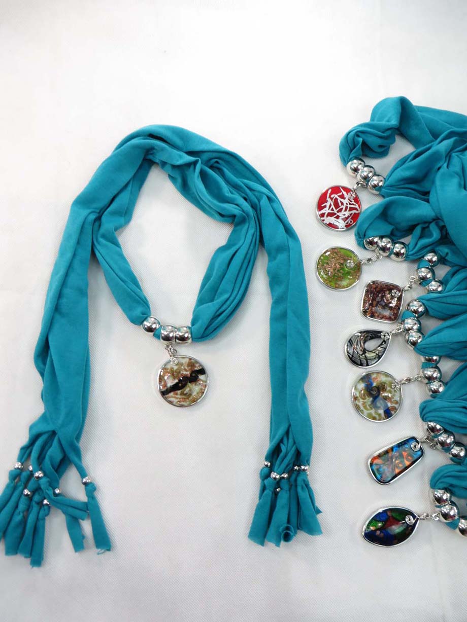 pendantscarf01blueq