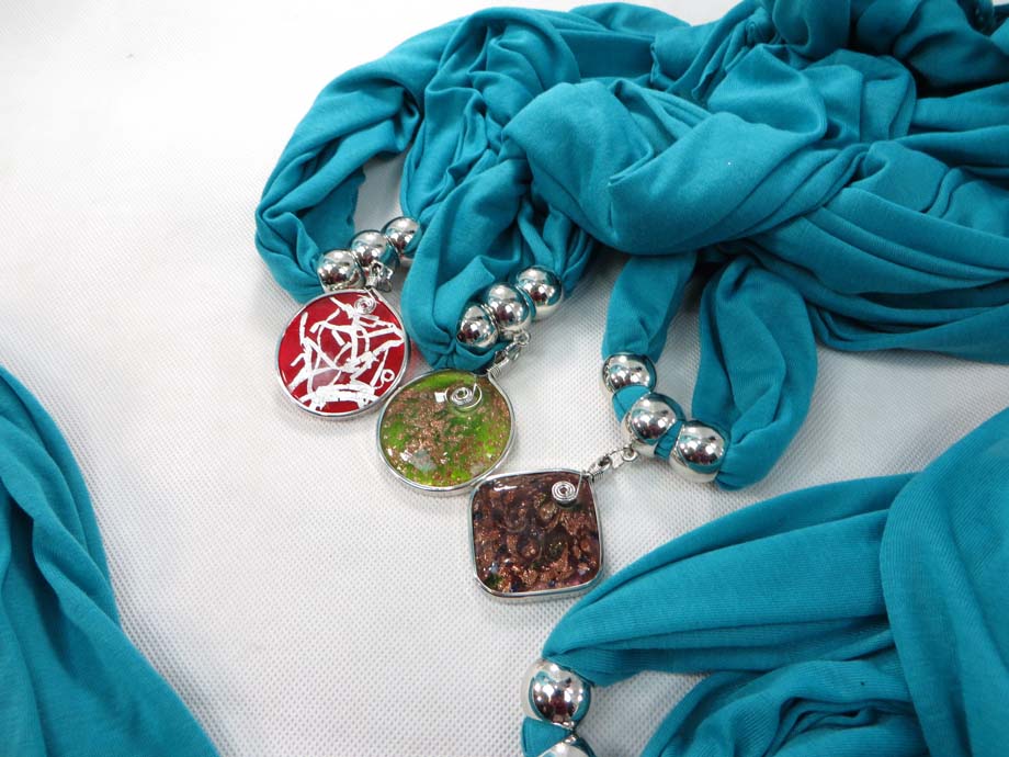 pendantscarf01bluet