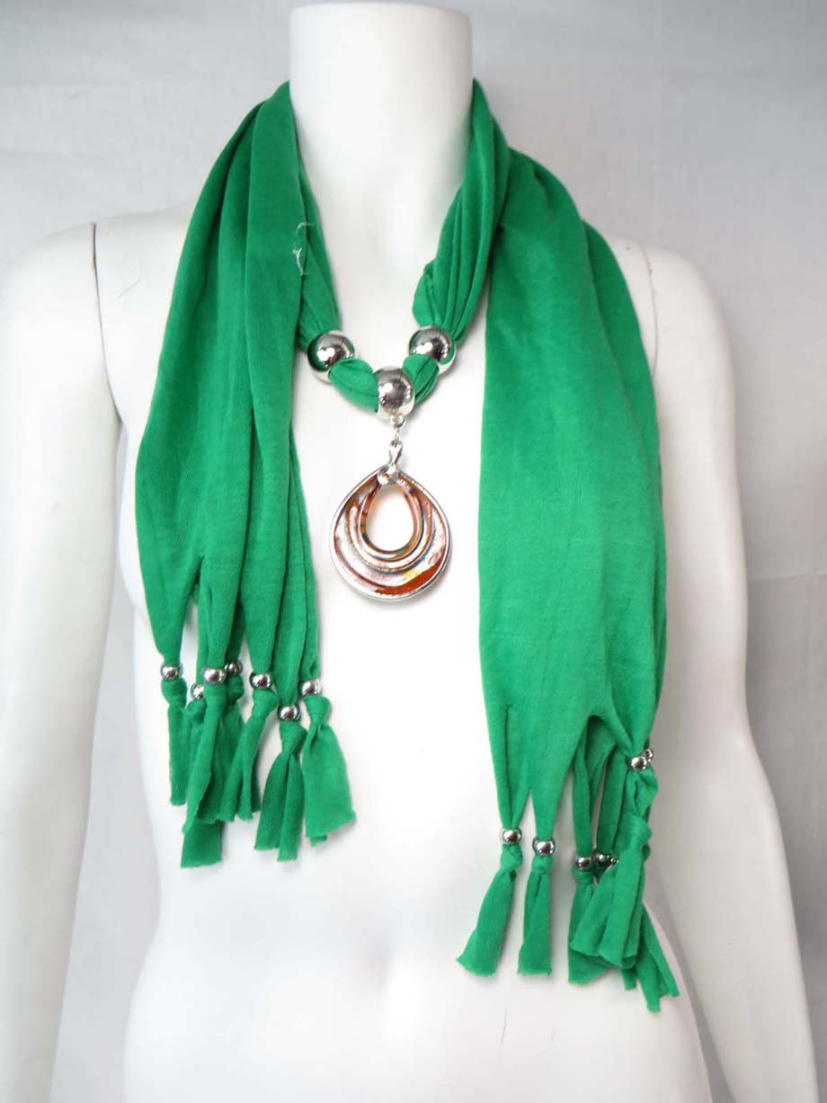 pendantscarf01greenzo