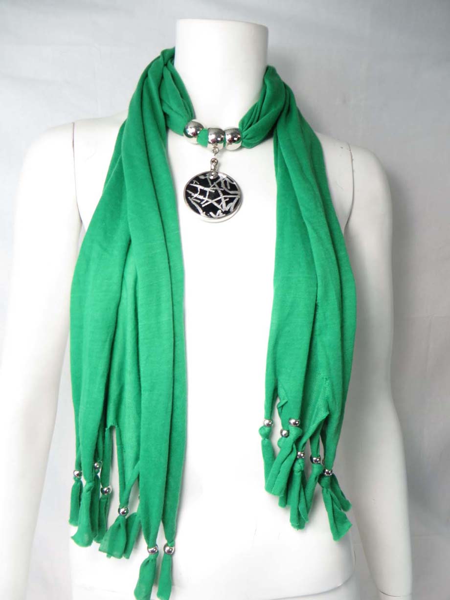 pendantscarf01greenzu