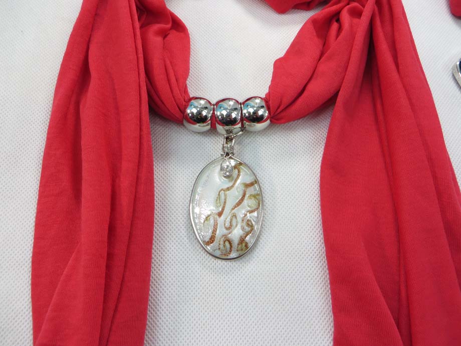 pendantscarf01redh