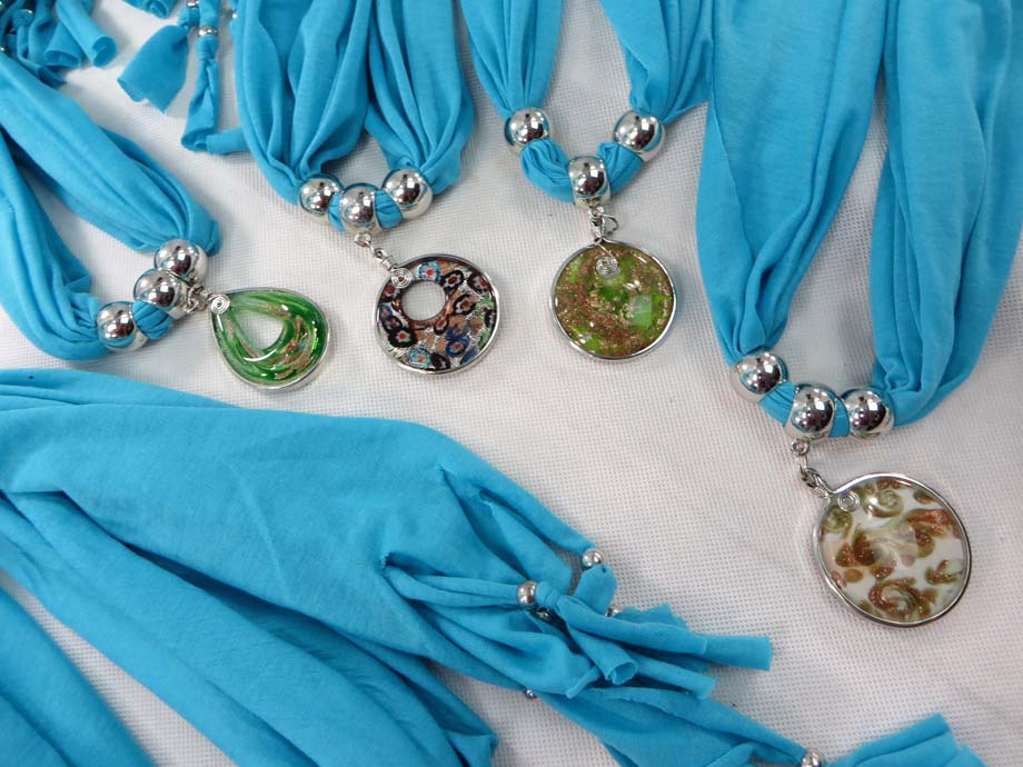 pendantscarf01turquoiset