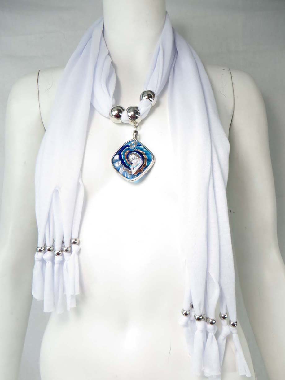 pendantscarf01whitezf