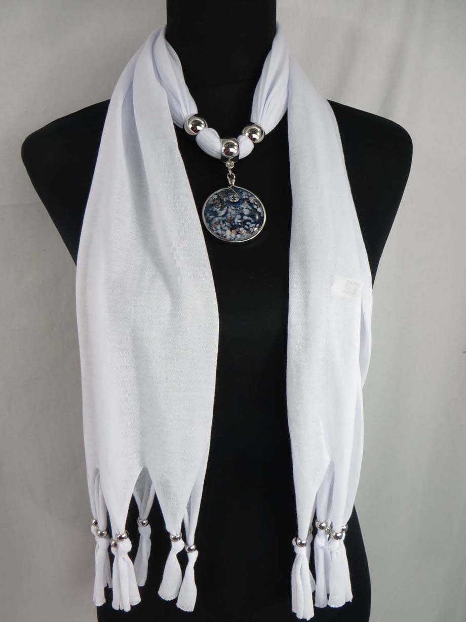 pendantscarf01whitezh