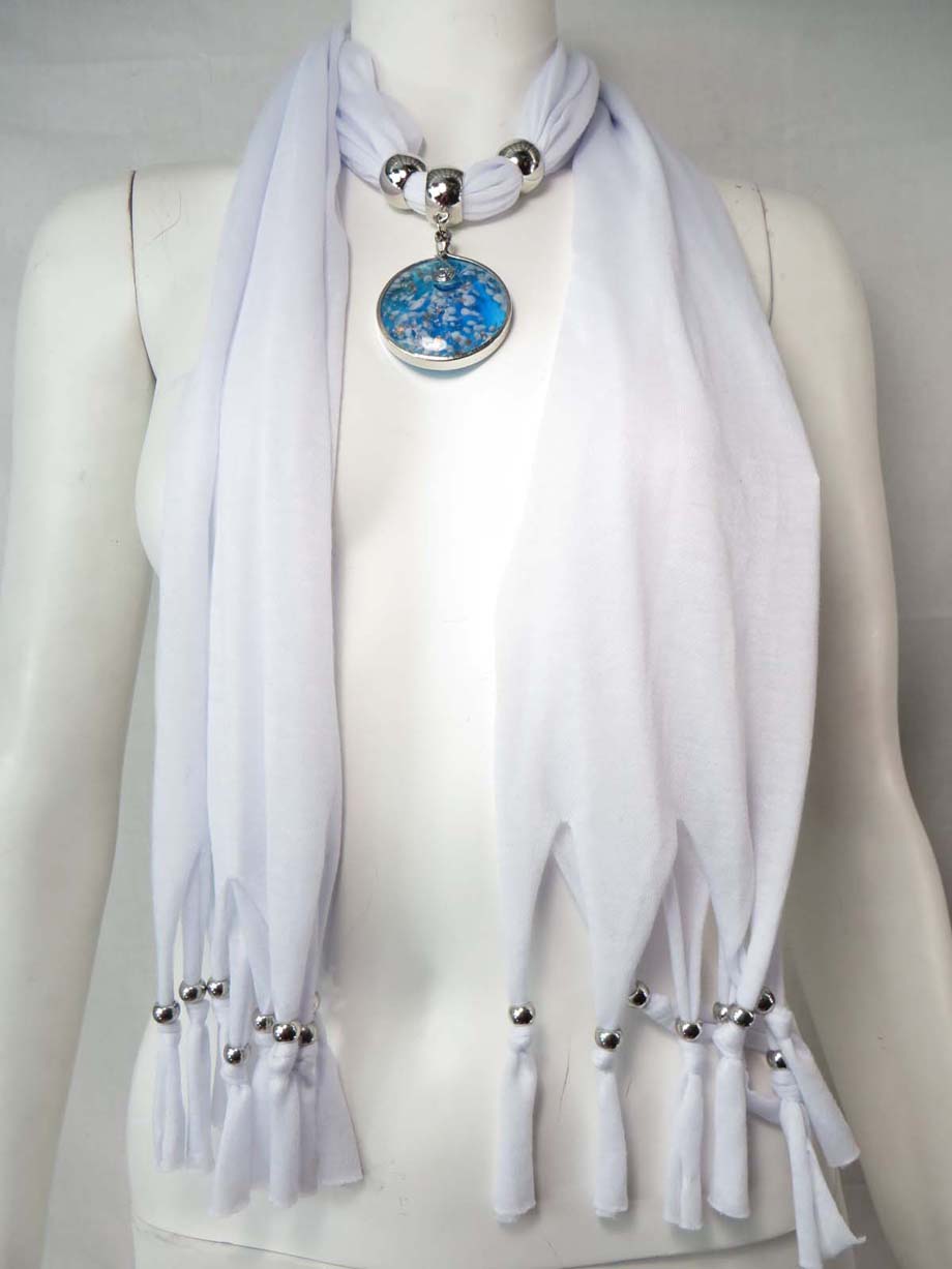 pendantscarf01whitezj
