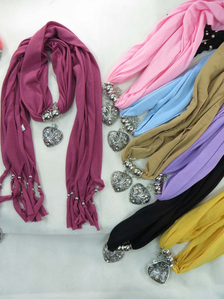pendantscarf02g