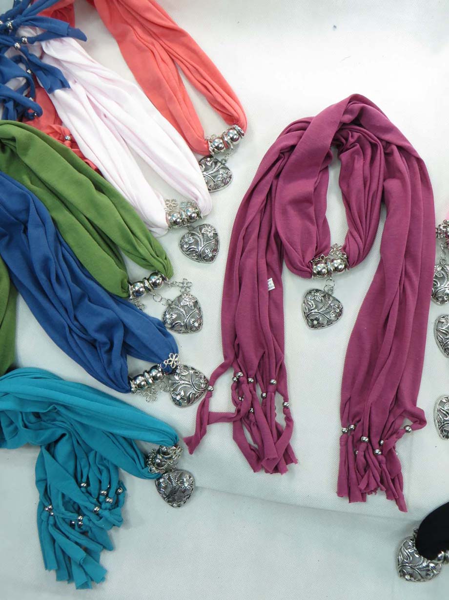 pendantscarf02h