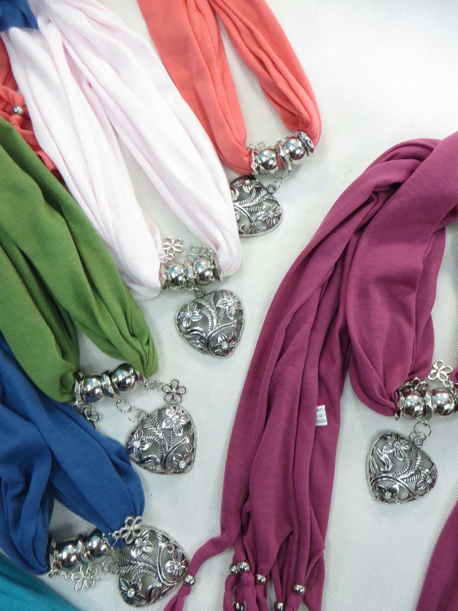 pendantscarf02i