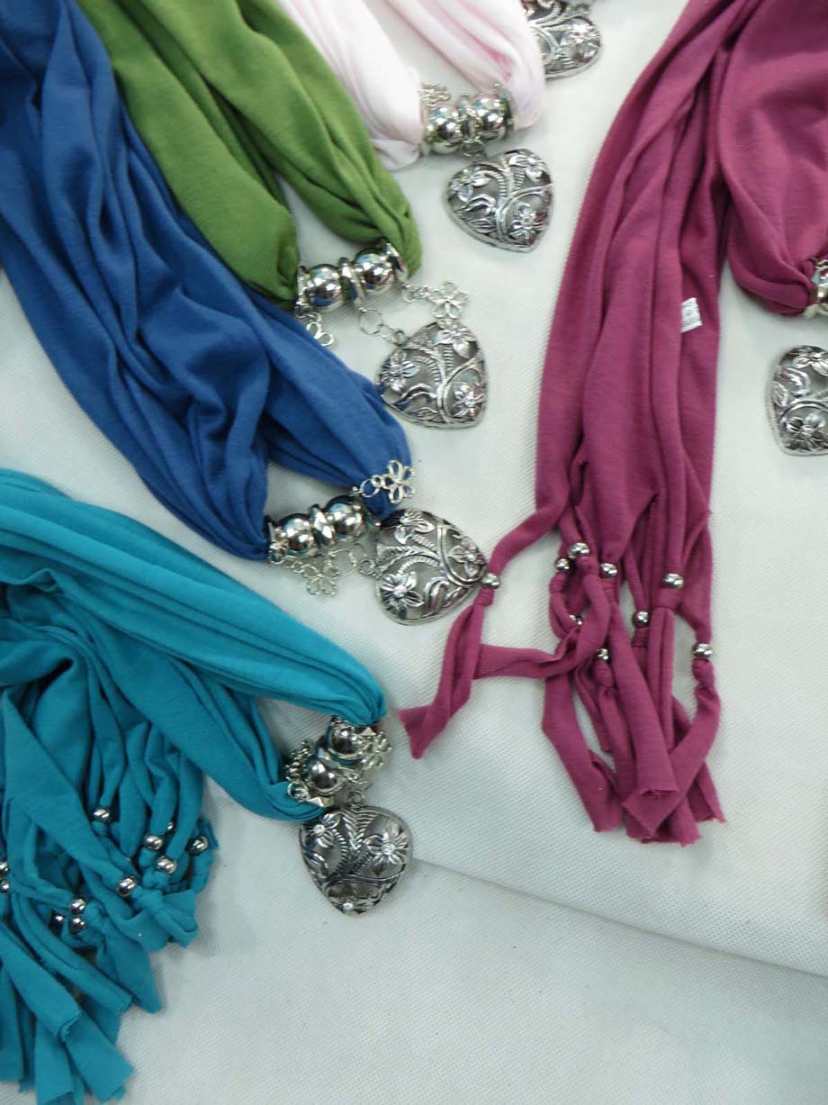pendantscarf02j