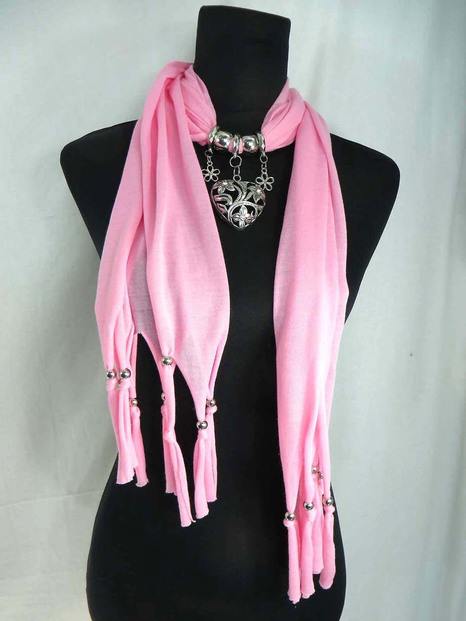 pendantscarf02ta